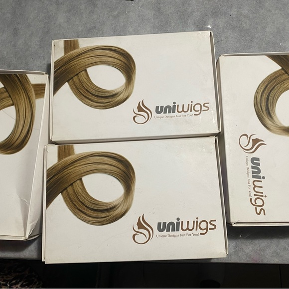 Uniwigs Short Synthetic Monofilament Wigs Lot Of 4 - Picture 2 of 12